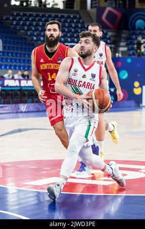 Tbilisi, Georgia, 4th settembre 2022. Deyan Karamfilov di Bulgaria guida al basket durante il gruppo FIBA EuroBasket 2022 Una partita tra Bulgaria e Montenegro alla Tbilisi Arena di Tbilisi, Georgia. Settembre 4, 2022. Credito: Nikola Krstic/Alamy Foto Stock