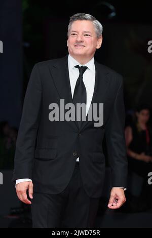 VENEZIA, ITALIA - 01 SETTEMBRE: Ted Sarandos partecipa al tappeto rosso 'Bardo' al 79th° Festival Internazionale del Cinema di Venezia, il 01 settembre 2022 a Veni Foto Stock