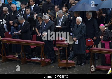 Stato della Città del Vaticano, Vatikanstadt. 04th Set, 2022. Il Presidente del Centro, Sergio Mattarella, partecipa alla cerimonia di beatificazione di Papa Giovanni Paolo i in Piazza San Pietro in Vaticano, domenica 4 settembre 2022. Credit: dpa/Alamy Live News Foto Stock