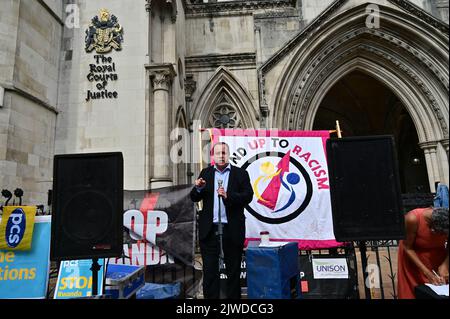 Royal Courts of Justice, Londra, Regno Unito. 5th Set, 2022. I dimostranti fermano i voli in Ruanda - nessuna detenzione offshore scarta la legge sulla nazionalità e le frontiere, i manifestanti chiedono Priti Patel - #RwandaVoli devono essere abbandonati ora tutti i rifugiati sono i benvenuti qui. Credit: Vedi li/Picture Capital/Alamy Live News Foto Stock