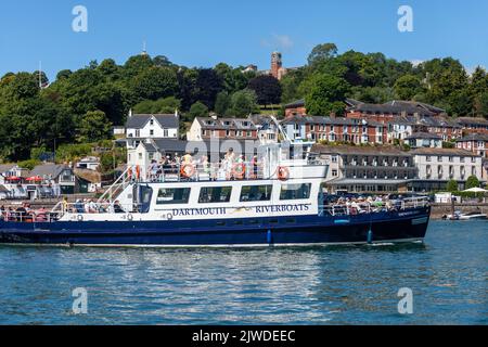 Un battello fluviale di Dartmouth che naviga sul fiume Dart a Dartmouth, Devon. Foto Stock