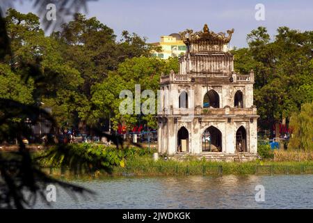 Torre di tartaruga, Lago Hoan Kiem, Hanoi, Vietnam Foto Stock