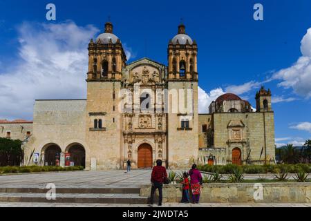 Il famoso Templo de Santo Domingo de Guzmán nel centro storico di Oaxaca de Juarez, stato di Oaxaca, Messico Foto Stock