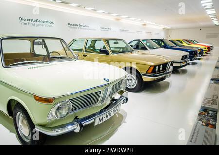 Monaco di Baviera, Germania, 29 settembre 2015: BMW serie 3 automobili al Museo BMW di Monaco di Baviera, Germania Foto Stock