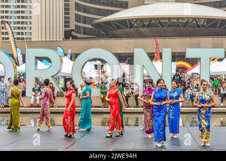 Toronto Dragon Festival a Nathan Phillips Square, Canada, 2022 Foto Stock