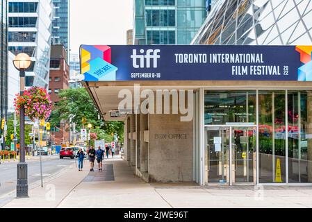 Firma la pubblicità al Toronto International Film Festival 2022 o TIFF nella Roy Thomson Hall. Foto Stock