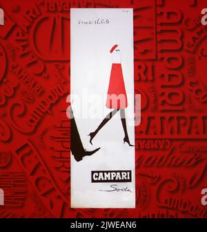 Pubblicità creativa vintage per Cordial Campari. Immagine scattata alla Galleria Campari vicino a Milano. Foto Stock