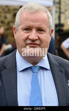 Londra, Regno Unito. Ian Blackford, leader dell'SNP alla Camera dei Comuni. Politici e presentatori di notizie si sono riuniti sul College Green di fronte alle Camere del Parlamento per discutere l'annuncio della leadership conservatrice. Foto Stock