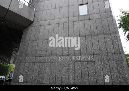 Edificio della Banca Federale tedesca con il nome scritto in tedesco. Foto Stock