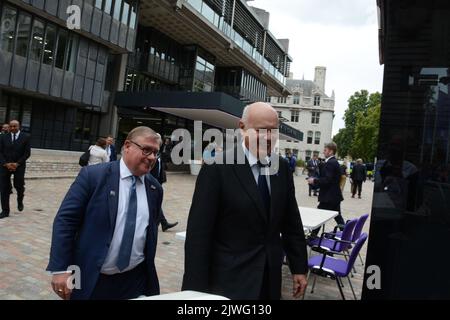 La corsa alla leadership di Tory arriva in testa e i parlamentari e i membri del partito si riuniscono al QEII Centre di Westminster il 5th settembre 2022 per ascoltare il risultato. Foto Stock