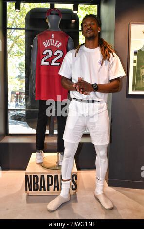 Jimmy Butler e Chris Brickley al negozio NBA di Parigi Foto Stock