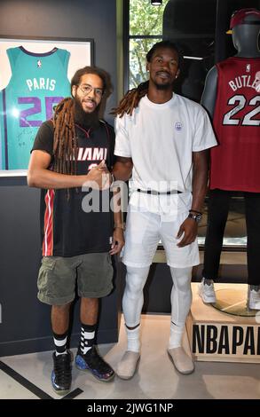 Jimmy Butler e Chris Brickley al negozio NBA di Parigi Foto Stock