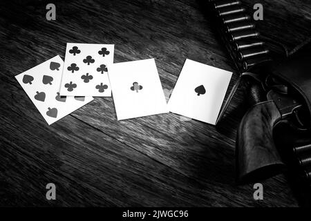 La mano dell'uomo morto. Mano di poker a due coppie composta dagli assi neri e dalle lotte nere, tenuta dal vecchio West Gunfighter Wild Bill Hickok quando fu assassinato Foto Stock