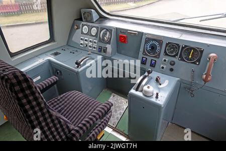 Autista taxi del 1970s BR HST treno ad alta velocità APT conservato a Crewe, Cheshire, Inghilterra, Regno Unito Foto Stock