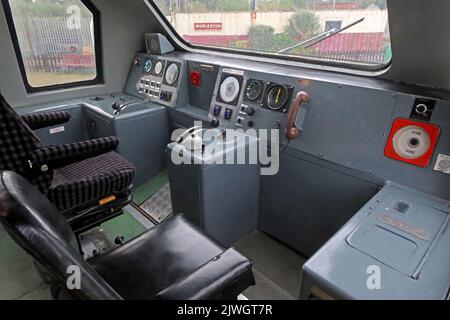 APT Advanced Passenger Train drivers CAB - rotta Londra-Glasgow , conservata a Crewe, Cheshire, Inghilterra, Regno Unito, CW1 2DB Foto Stock