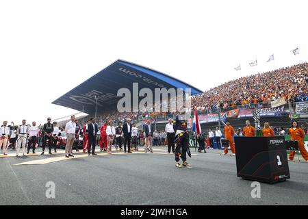 Cerimonia nazionale dell'inno, VERSTAPPEN Max (Ned), Red Bull Racing RB18, ritratto durante il Gran Premio d'Olanda di Formula 1 Heineken 2022, 15th° round del Campionato del mondo FIA di Formula uno 2022 dal 2 al 4 settembre 2022 sul circuito di Zandvoort, in Olanda, Belgio - Foto: Florent Gooden/DPPI/LiveMedia Foto Stock