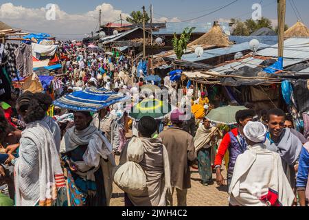 LALIBELA, ETIOPIA - 30 MARZO 2019: Folle al mercato del sabato a Lalibela, Etiopia Foto Stock