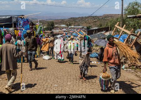 LALIBELA, ETIOPIA - 30 MARZO 2019: Folle al mercato del sabato a Lalibela, Etiopia Foto Stock