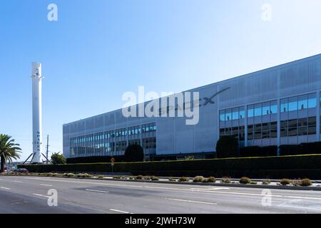 Hawthorne, California, USA - 5 luglio 2022: Sede centrale SpaceX a Hawthorne, California. Foto Stock