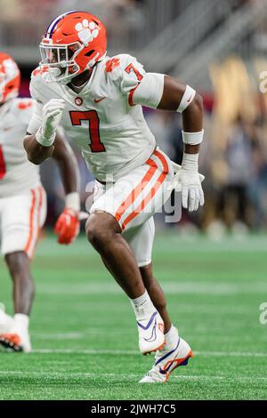 Atlanta, Georgia. 5 settembre 2022, Clemson Tigers Defensive End Justin Mascoll (7) durante il NCAA College Football Chick-fil-A Kickoff gioco tra le Georgia Tech Yellow Jackets e le Clemson Tigers Lunedi 5 settembre 2022 al Mercedes-Benz Stadium di Atlanta, Georgia. Jacob Kupferman/CSM Credit: CAL Sport Media/Alamy Live News Foto Stock