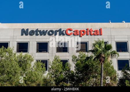 Irvine, CA, USA - 9 luglio 2022: Sede centrale di Network Capital a Irvine, CA, USA Foto Stock