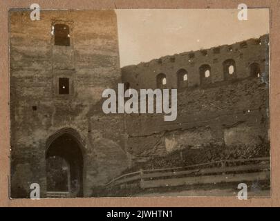 Lutsk (Ucraina). Castello - frammento di torre d'ingresso e muro dalla direzione del cortile.. Sconosciuto, fotografo Foto Stock