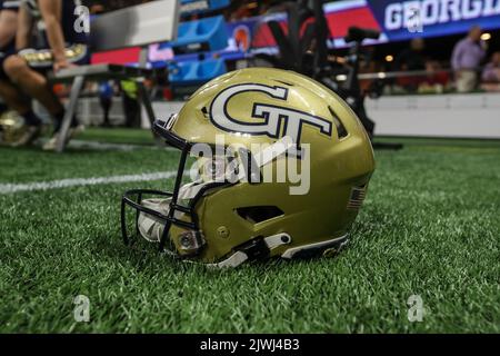 Atlanta, GA - 05 SETTEMBRE: Casco Georgia Tech Yellow Jackets durante la partita di calcio d'inizio tra Clemson e Georgia Tech di lunedì 5 settembre 2022 ad Atlanta, GA. (Jevone Moore/immagine dello sport) Foto Stock