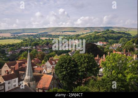 Sopra i tetti di Kingston crinale a sud, in discesa dalla torre ovest Lewes Castello est Sussex sud est Inghilterra Foto Stock