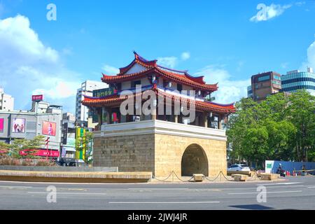 Hsinchu, Taiwan - 15 agosto 2022: Antica porta del castello della città di Hsinchu. Foto Stock