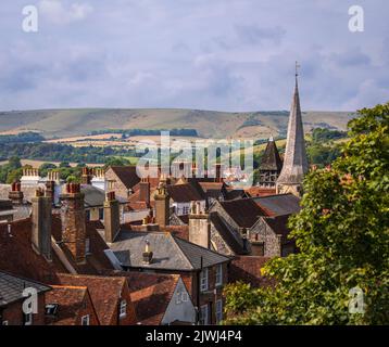 Sopra i tetti di Kingston crinale a sud, in discesa dalla torre ovest Lewes Castello est Sussex sud est Inghilterra Foto Stock