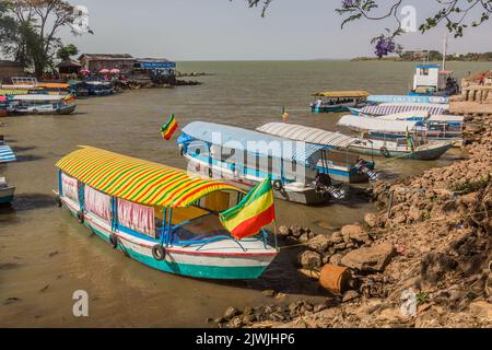 BAHIR DAR, ETIOPIA - 1 APRILE 2019: Piccole barche a Bahir Dar, Etiopia Foto Stock