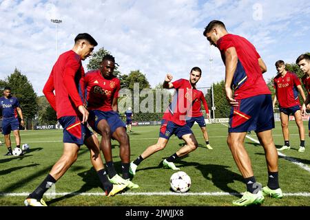 Amsterdam, Paesi Bassi. 6 settembre 2022, AMSTERDAM - (lr) Edson Alvarez di Ajax, Calvin Bassey di Ajax, Florian Grillitsch di Ajax, Jorge Sanchez o Ajax durante la sessione di formazione precedente alla partita della Champions League tra Ajax Amsterdam e Rangers FC presso il complesso sportivo di Toekomst il 6 settembre 2022 ad Amsterdam, Paesi Bassi. ANP MAURICE VAN STEEN Foto Stock