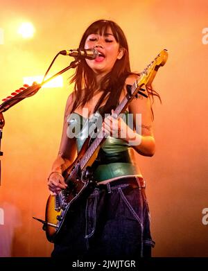 Beebadoobee sul palcoscenico della Repubblica Festival a Reading Festival 2022 foto di Mark Anton Smith Foto Stock