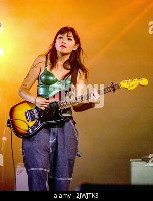 Beebadoobee sul palcoscenico della Repubblica Festival a Reading Festival 2022 foto di Mark Anton Smith Foto Stock