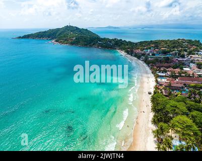 Vista aerea della spiaggia di Haad Rin o Hat Rin a Ko Pha Ngan, Thailandia Foto Stock