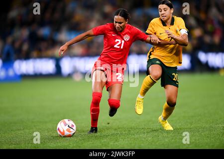 Sydney, Australia. 06th Set, 2022. Sam Kerr d'Australia e Deanne Rose d'Canada durante la partita internazionale di amicizia femminile tra Australia Matildas e Canada allo stadio Allianz il 06 settembre 2022 a Sydney, Australia. Credit: Izhar Ahmed Khan/Alamy Live News/Alamy Live News Foto Stock