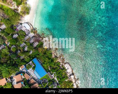 Vista aerea della spiaggia di Haad Rin o Hat Rin a Ko Pha Ngan, Thailandia Foto Stock