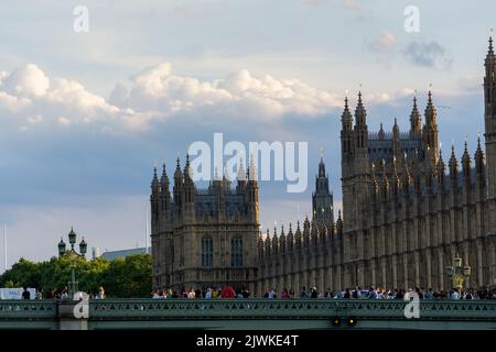 Westminster Palace fotografato dal Tamigi al tramonto Foto Stock