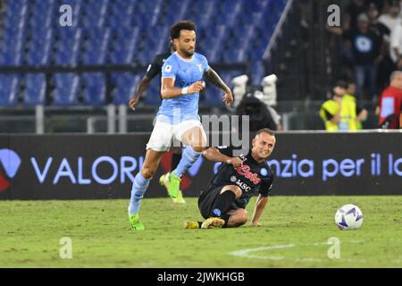 Roma, Italia. 03rd Set, 2022. Felipe Anderson della S.S. LAZIO e Stanislav Lobotka della S.S. C. Napoli durante la 5th° giornata del Campionato di Serie A tra S.S. Lazio vs S.S. C. Napoli il 3th settembre 2022 allo Stadio Olimpico di Roma. Credit: Independent Photo Agency/Alamy Live News Foto Stock