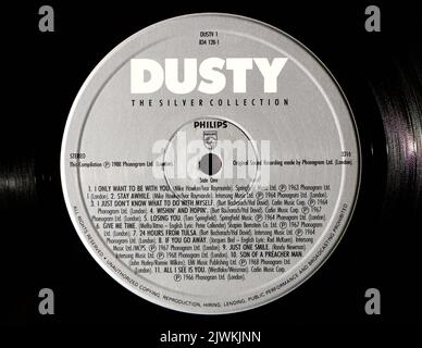 Foto primo piano di un'etichetta centrale su una stampa originale 1988 di un disco in vinile The Silver Collection Dusty Springfield Foto Stock