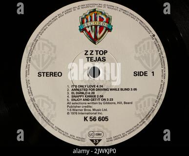 Foto primo piano di un'etichetta centrale su un disco originale 1976 premendo Tejas ZZ Top Foto Stock