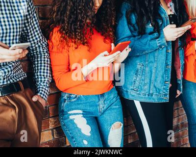 ossessione per le nuove tendenze tecnologiche dei millennial Foto Stock