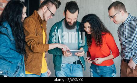 tecnologie di stimolazione per i millennial di business meetup Foto Stock