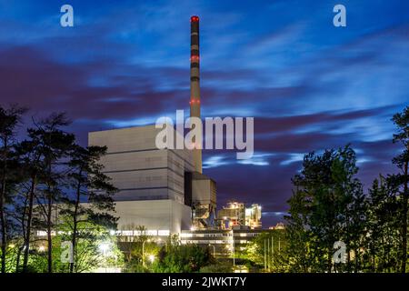 Centrale a carbone di Uniper Wilhelmshaven dietro la diga di Jadebusen Foto Stock