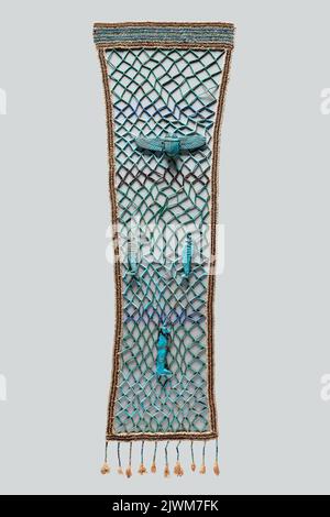 Siatka mumiowa z uskrzydlonym skarabeuszem i Synami Horusa. Sconosciuto, autore Foto Stock