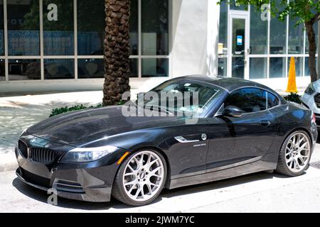 Miami Beach, Florida USA - 15 aprile 2021: 2010 BMW Z4 sDrive35i roadster car, vista laterale Foto Stock