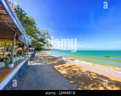 Hat Khanom spiaggia in Mu Koh Thale Tai Parco Nazionale, in Nakhon si Thammarat, Thailandia Foto Stock