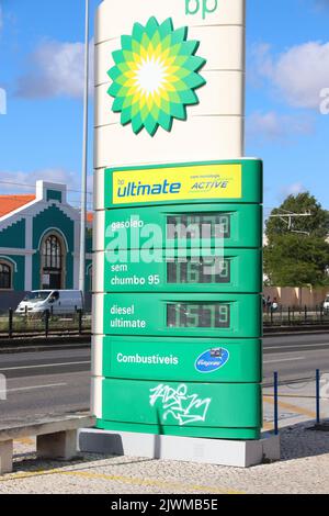 Lisbona, Portogallo - 5 giugno 2018: BP gas station prezzi in Portogallo. BP (British Petroleum) è una multinazionale del settore gas e petrolio azienda con sede in Foto Stock