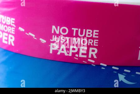 Una confezione di rotoli di carta igienica senza tubeless Cushelle Foto Stock