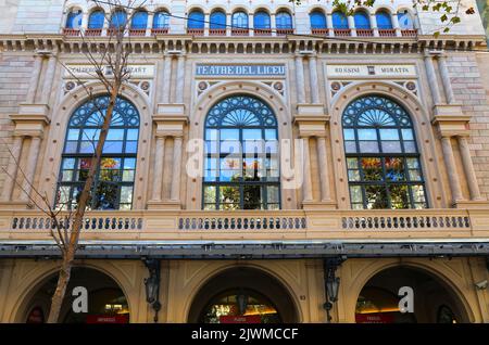 BARCELLONA, SPAGNA - 7 OTTOBRE 2021: Teatro Gran Teatre del Liceu a Barcellona, Spagna. Teatro dell'Opera in viale la Rambla. Foto Stock